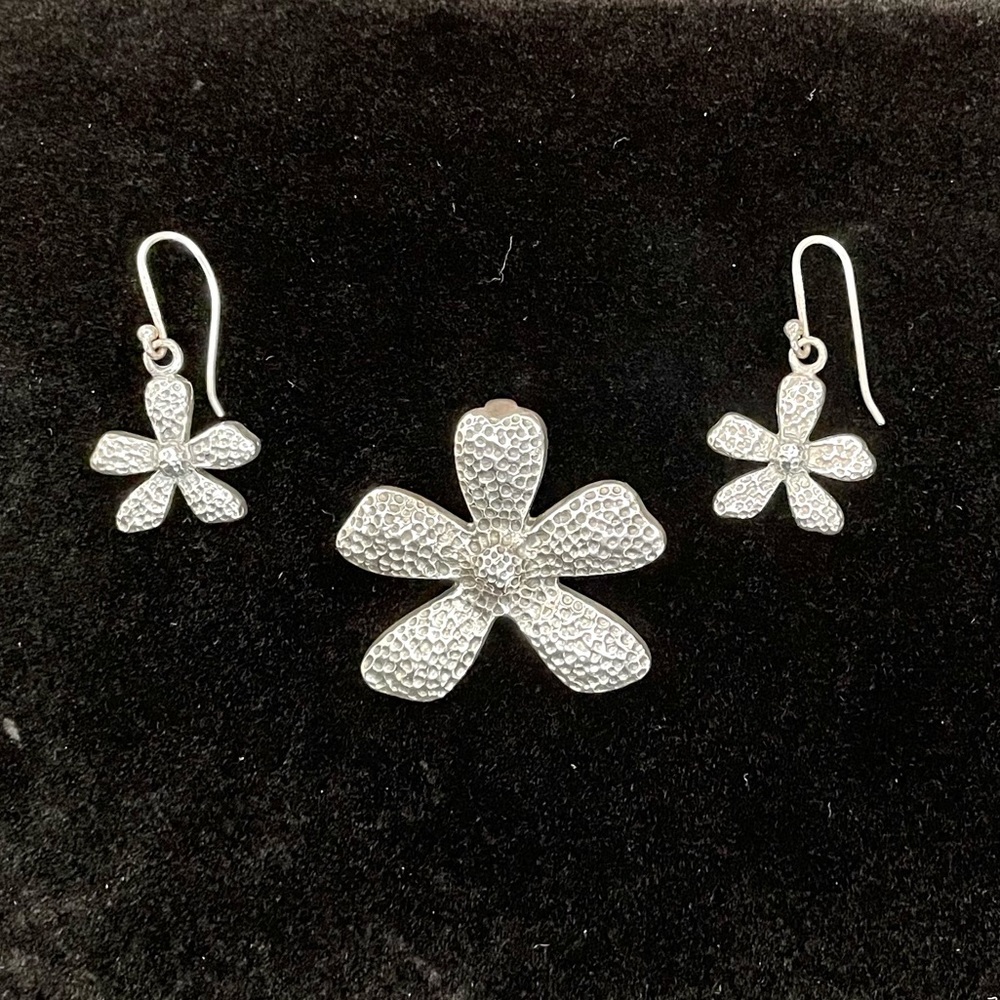 Vintage Silpada Textured Flower Sterling Silver Pendant Earrings 925 S1101 W1155